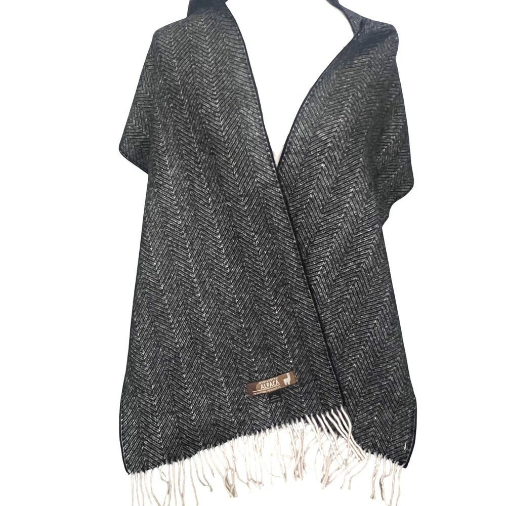 Everything Alpaca‎ Peruvian Scarf 100% Baby Alpaca Herringbone Grey Black Fringe - Picture 2 of 8